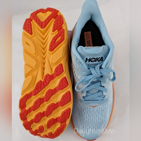 HOKA ONE ONE Clifton 8 Women Shoes Size 7.5 TREAT YOURSELF TO THE LUXURY OF HOKA - Picture 2 of 3
